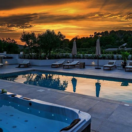 Luxury Villa Del Sogno With Pool, Jacuzzi, Parking أوكغوك غورنيي المظهر الخارجي الصورة