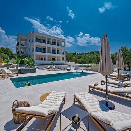Luxury Villa Del Sogno With Pool, Jacuzzi, Parking أوكغوك غورنيي المظهر الخارجي الصورة
