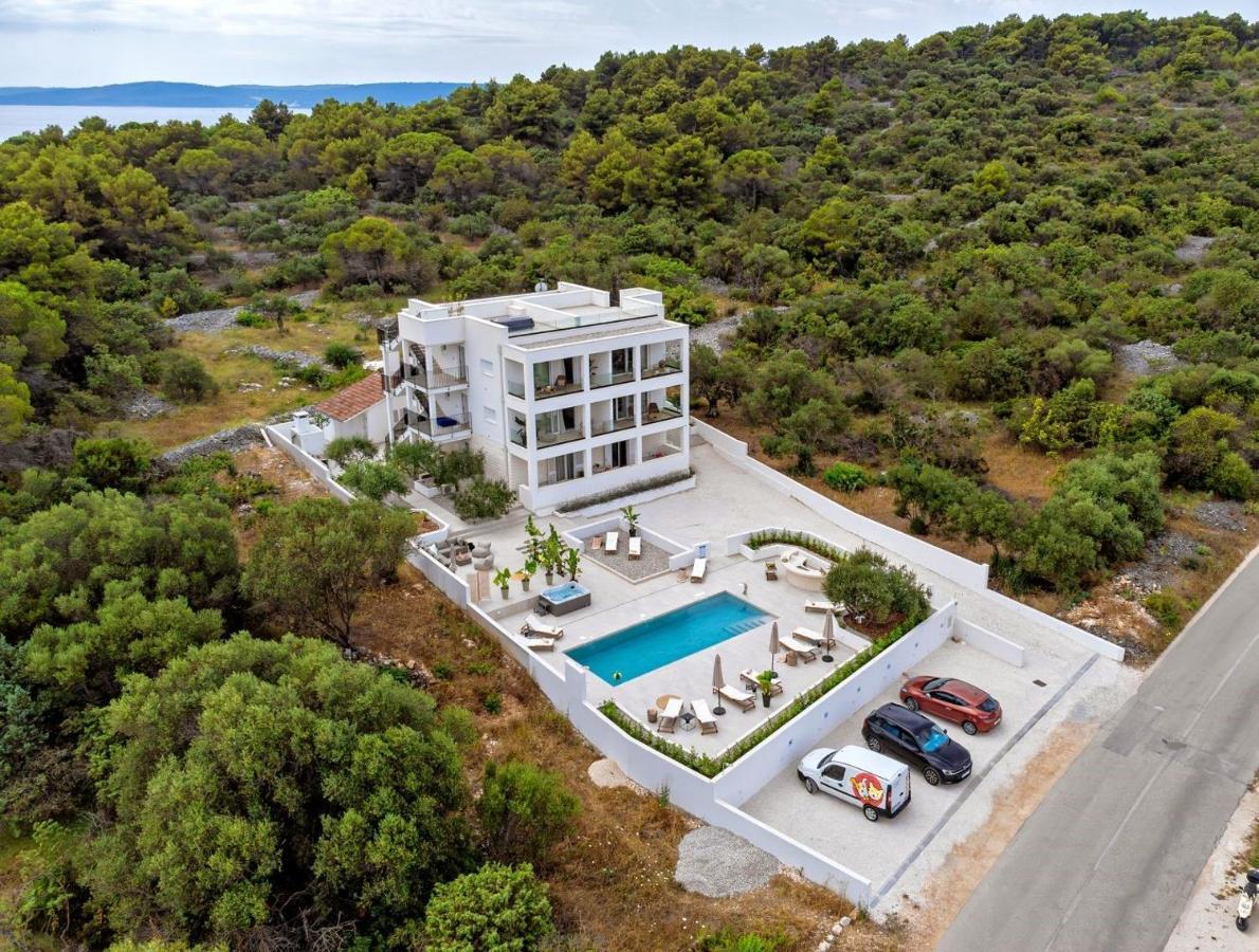 Luxury Villa Del Sogno With Pool, Jacuzzi, Parking أوكغوك غورنيي المظهر الخارجي الصورة