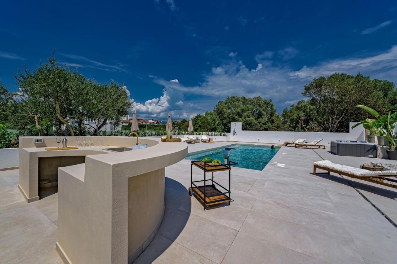 Luxury Villa Del Sogno With Pool, Jacuzzi, Parking أوكغوك غورنيي المظهر الخارجي الصورة