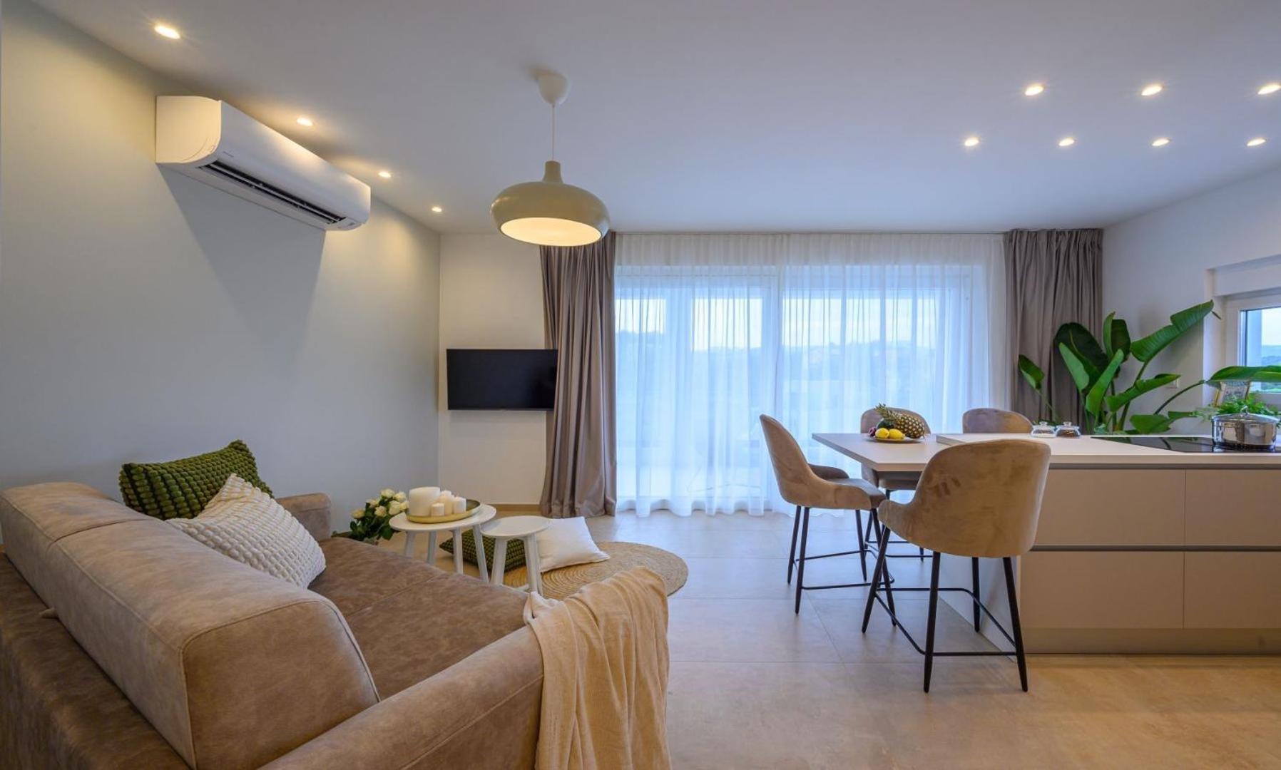 Luxury Villa Del Sogno With Pool, Jacuzzi, Parking أوكغوك غورنيي المظهر الخارجي الصورة