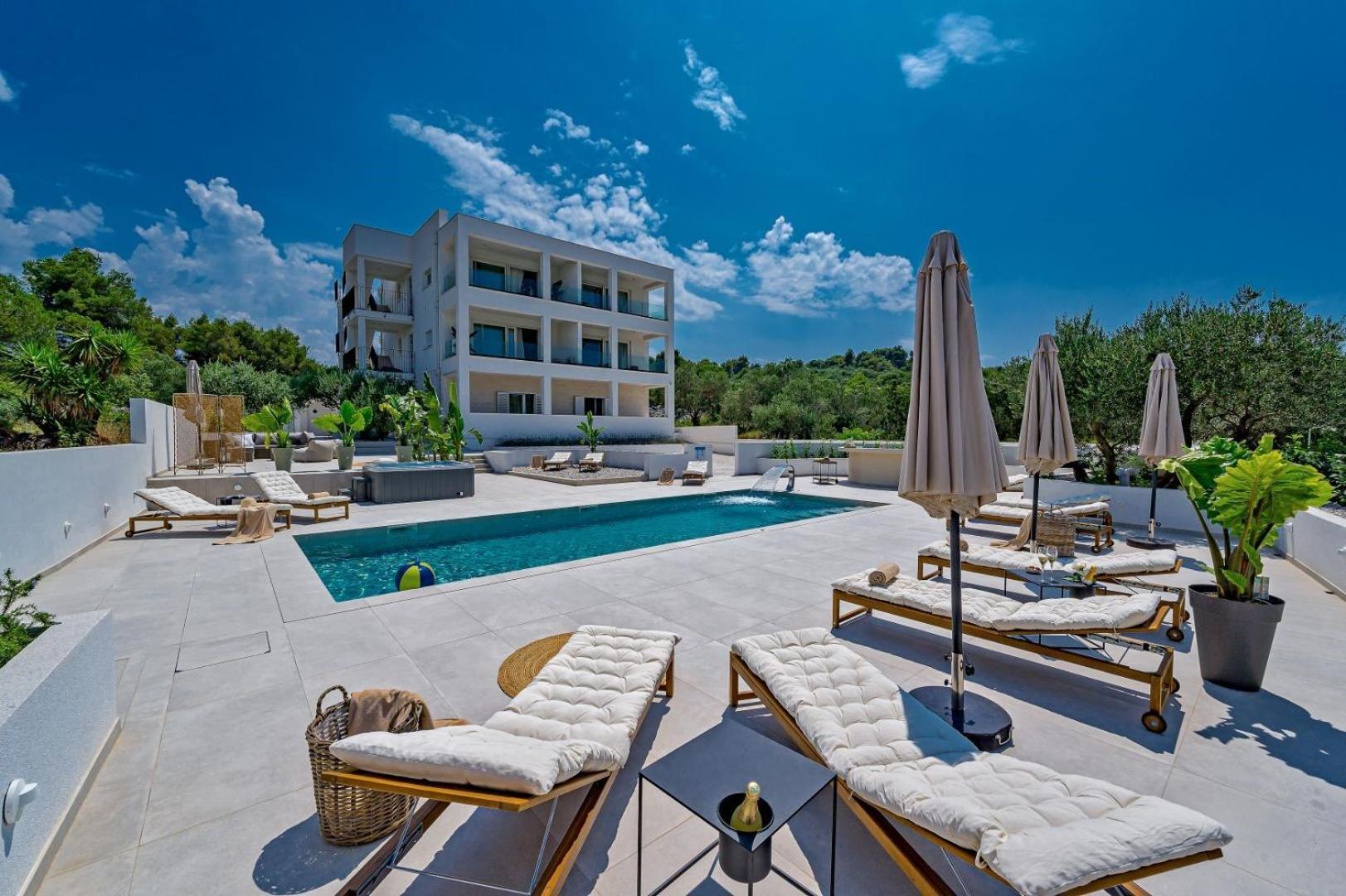 Luxury Villa Del Sogno With Pool, Jacuzzi, Parking أوكغوك غورنيي المظهر الخارجي الصورة